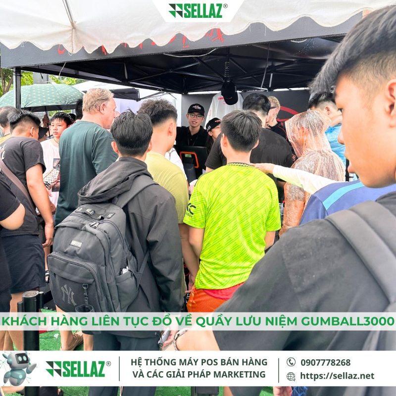 Thuê máy POS sự kiện siêu xe: Sellaz Đồng Hành Gumball3000 Khách hàng đổ về quầy lưu niệm Gumball3000 để mua sắm sản phẩm, tạo nên không khí náo nhiệt.