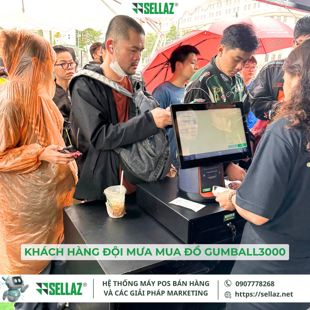 Thuê máy POS sự kiện siêu xe: Sellaz Đồng Hành Gumball3000 Khách hàng đội mưa đến mua hàng tại quầy Gumball3000 chờ mở bán.
